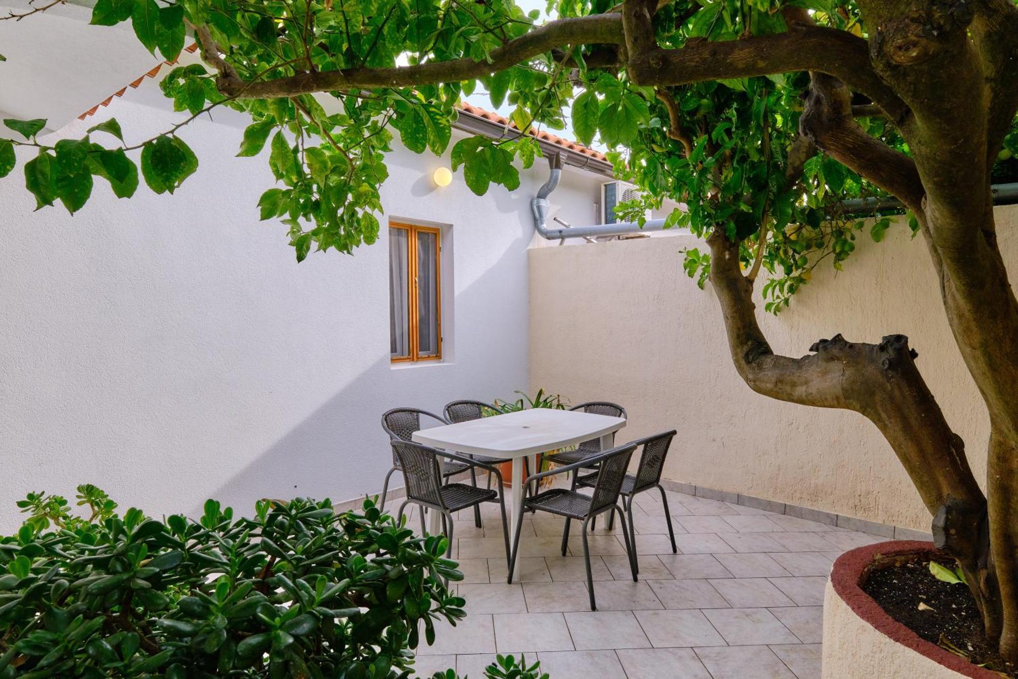 Apartments Antonella Veli Losinj Exterior photo